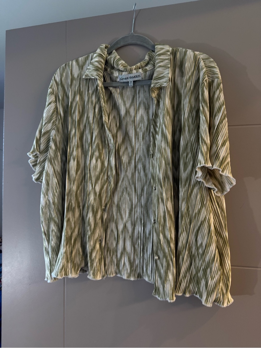 Green/white printed  pleated button up top
